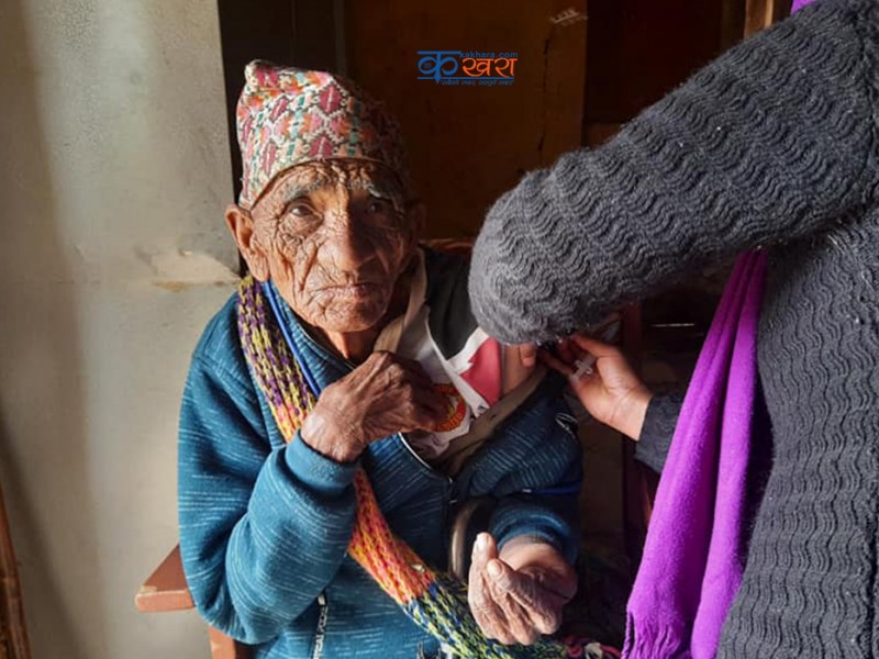 रुकुम पश्चिमका ३५ ठाउँमा लगाईदै चीनबाट आएको भेरोसेल खोप 